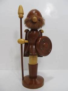 lot 73 image: Excellent Vintage Carved Wood German Smoker Doll - Viking Warrior