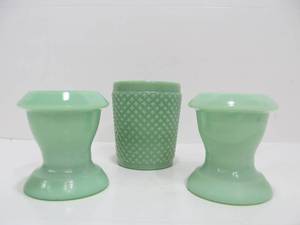 lot 80 image: 3 Pieces of Vintage Jadeite Glass