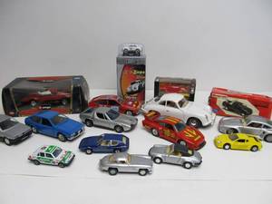 lot 84 image: Large Group of Assorted Diecast Cars