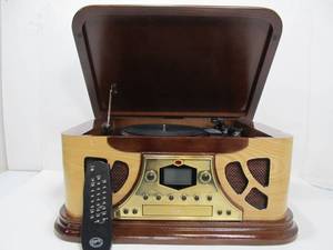 lot 25 image: Great Looking Unused Spirit of Saint Louis Turntable & CD Player
