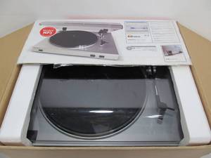 lot 28 image: Working ION USB Turntable