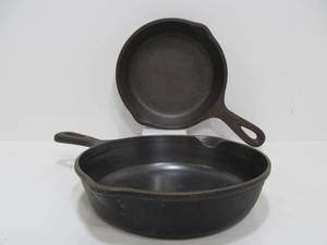 lot 33 image: 2 Vintage Cast Iron Skillets