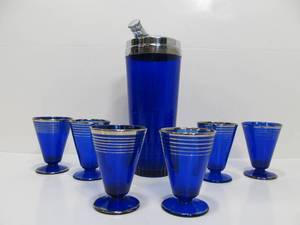 lot 37 image: Original 1930s era Art Deco Chrome & Cobalt Blue Glass Cocktail Shaker & Glasses