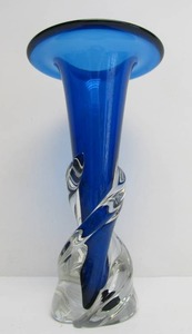 lot 136 image: Beautiful LARGE Signed Matthew Buechner - Thames Glass Heavy Blue Glass Vase