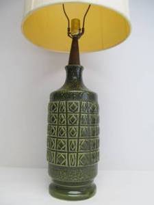 lot 137 image: Excellent 1950s-60s Mid Century Green Ceramic Table Lamp