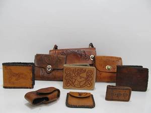 lot 181 image: Nice Lot of Vintage Hand Made Tooled Leather Items