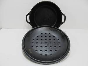 lot 194 image: LODGE Cast Iron Dutch Oven Model 8DOL wLid