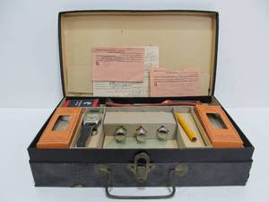 lot 232 image: Vintage 1930s era Transogram LITTLE COUNTRY DOCTOR Toy Playset