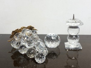 lot 167 image: 3 Signed SWAROVSKI Crystal Pieces including Grape Cluster