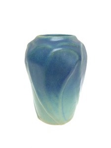 lot 155 image: Nice Vintage Signed VAN BRIGGLE Art Pottery Vase