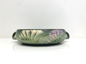lot 157 image: &nbspBeautiful Vintage 1930s ROSEVILLE Fuchsia Blue Art Pottery Vase 