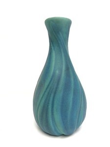 lot 161 image: Nice Vintage Signed VAN BRIGGLE Art Pottery Vase