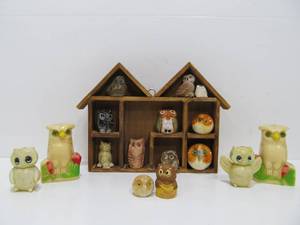 lot 271 image: Wall Display House wCollection of Small Vintage Owl Figurines