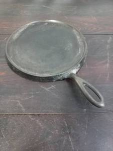 Griswold Cast Iron PanSkillet