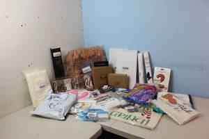 Assorted Amazon Returns & Shelf Pulls - Baloons, house decor, See Picture