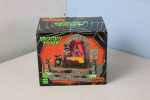 Lemax Spooky Town Esmeralda The Great # 14825 - New