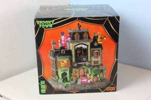 Lemax Spooky Town The Horrid Haunted Hotel # 15725 - Open Box