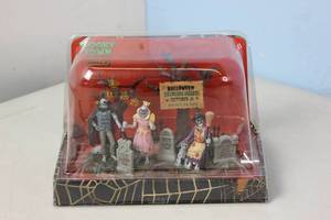 Lemax Spooky Town Graveyard Costume Party # 23582 - New