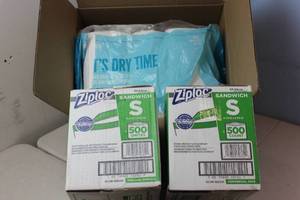 7 Rolls of Papertowels & 2 X 500 ct Ziploc Sandwich bags