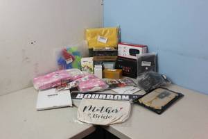 Assorted Amazon Returns & Shelf Pulls - Decorative Bags, Electric Clock, Throw Blanket, See Pictures