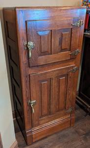 lot 9 image: Antique Two Door Wooden Ice Box