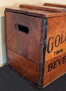 lot 21 image: Vintage Gold Medal Beverages Wood Bootle Crate