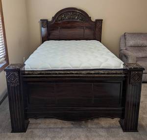 lot 5 image: Mahogany Queen Bed Frame