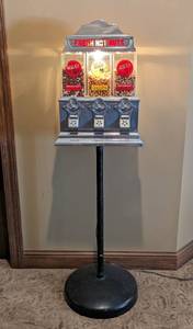 lot 24 image: Vintage Challenger Fresh Hot Nuts Vendor - Challenger Coin- Op Machine