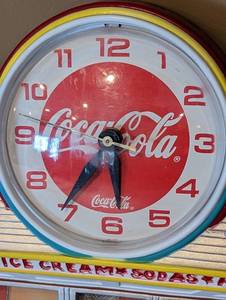lot 39 image: Vintage Coca Cola Family Drive In Wall Clock