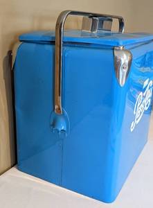 lot 41 image: Vintage Pepsi-Cola Metal Picnic Cooler