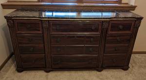 lot 14 image: Mahogany Faux Marble Top Dresser