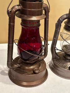 lot 80 image: Two Vintage Dietz Lanterns - Dietz No. 2 D-Lite Lantern and Dietz Large Fount. Blizzard Lantern