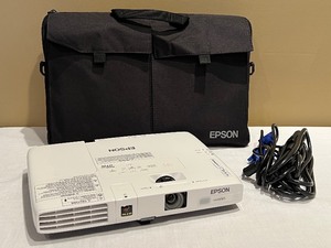 lot 17 image: EPSON WXGA 3 LCD Projector