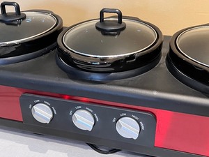 lot 60 image: Bella Triple Slow Cooker and Bella Cucina Double Buffet Warming Tray