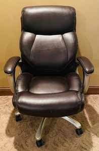 lot 139 image: True Wellness Brown Leather Swivel Office Chair on Casters