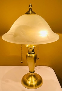 lot 150 image: Beautiful Brass Base Table Lamp