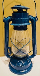 lot 156 image: Lantern Decor