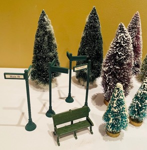 lot 155 image: Department 56 Village Accessories