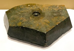 lot 194 image: Stone Candle by Candlelight Rocks