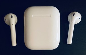 lot 196 image: Apple AirPods
