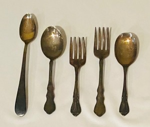 lot 210 image: Vintage Childrens Cups, Utensils and Vanity Set