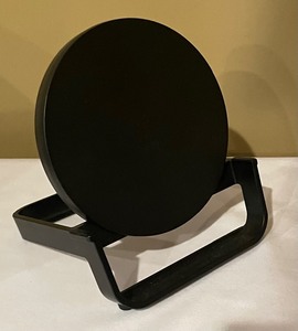 lot 213 image: Belkin Wireless Charging Stand