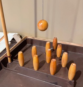 lot 218 image: Vintage Skittle-Bowl Game by Aurora