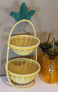 lot 85 image: Fun Outdoor Servingware