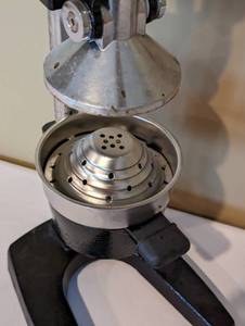 lot 91 image: Heavy Duty Hand Press Juicer