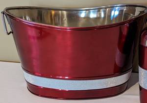 lot 93 image: Cynthia Rowley Decorative Barware