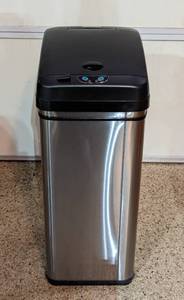 lot 181 image: Touchless Trash Bin