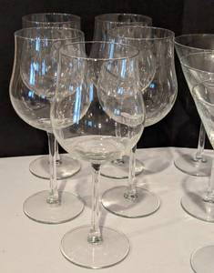 lot 192 image: Large Variety of Glassware