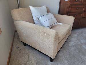 Plush Low-back Camel Armchair