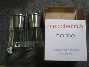 new manual salt and pepper grinder ...